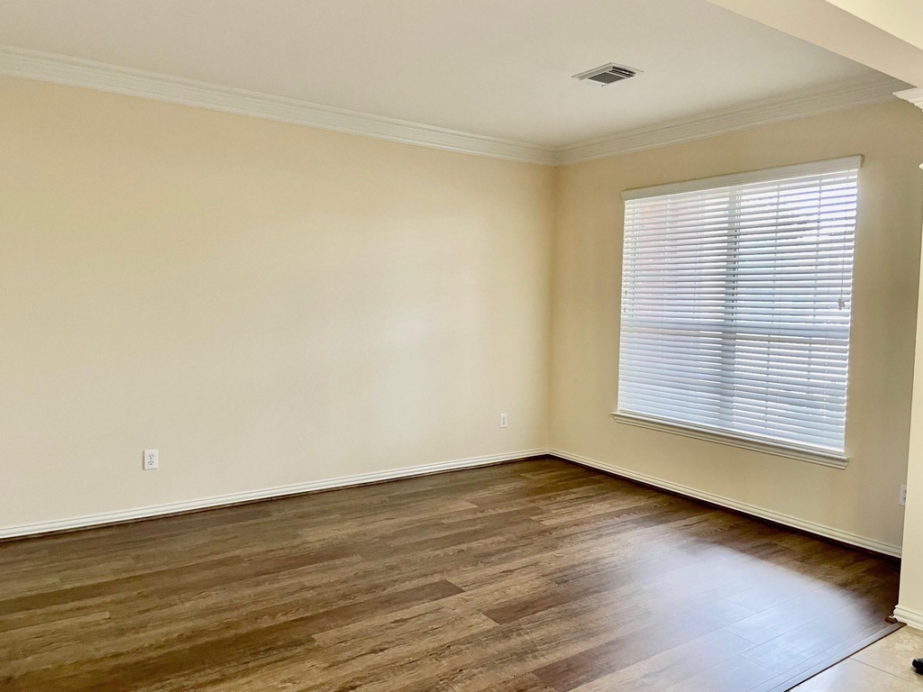 823 Aqua Vista - Photo 17