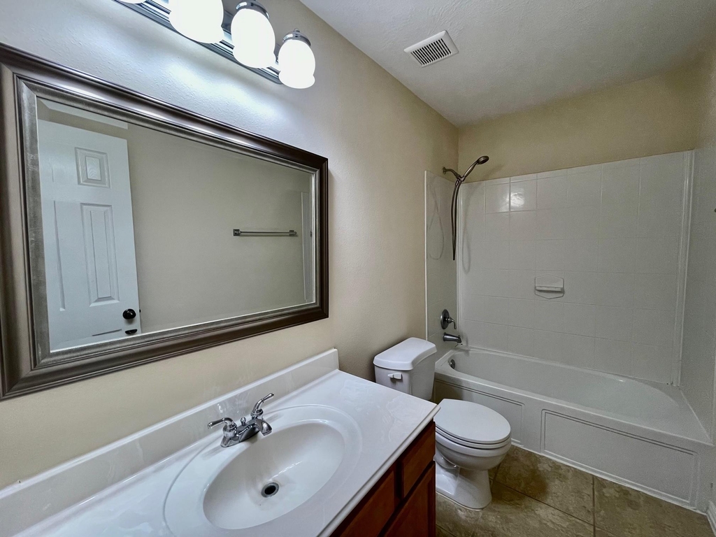 823 Aqua Vista - Photo 29