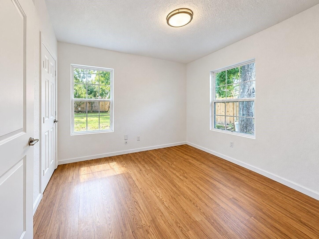 2108 Camille Street - Photo 2
