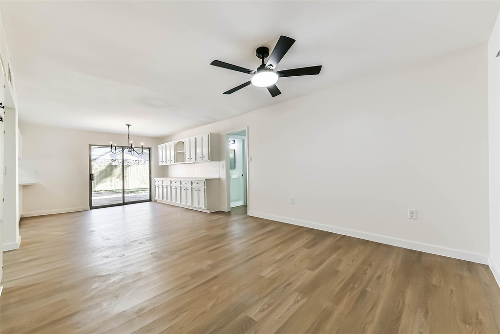 1918 Huntress Lane - Photo 8