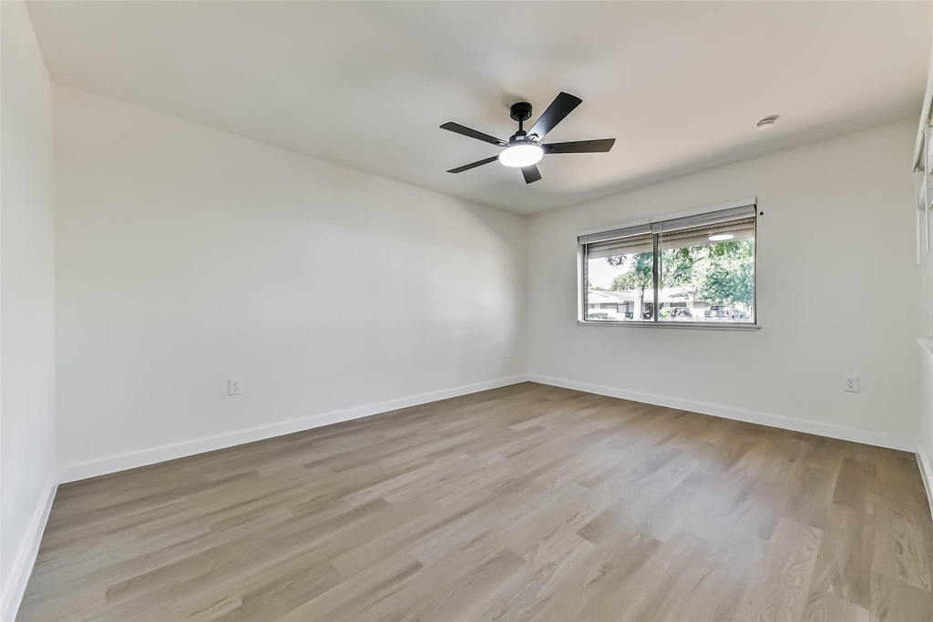 1918 Huntress Lane - Photo 4