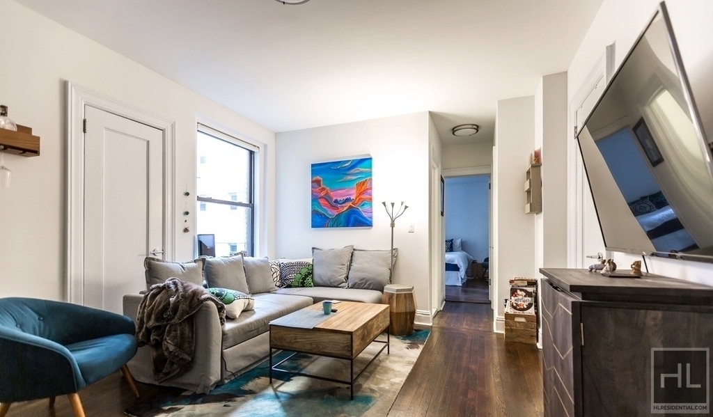 West 12 Street - Photo 3