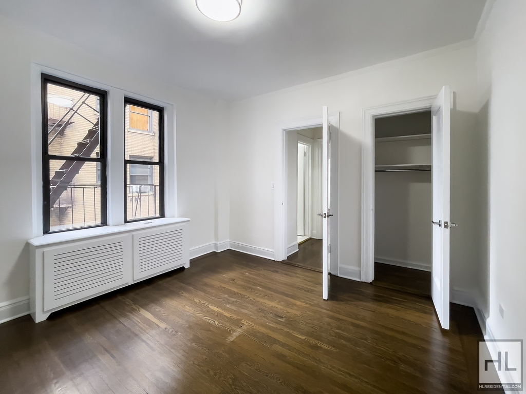 West 12 Street - Photo 6