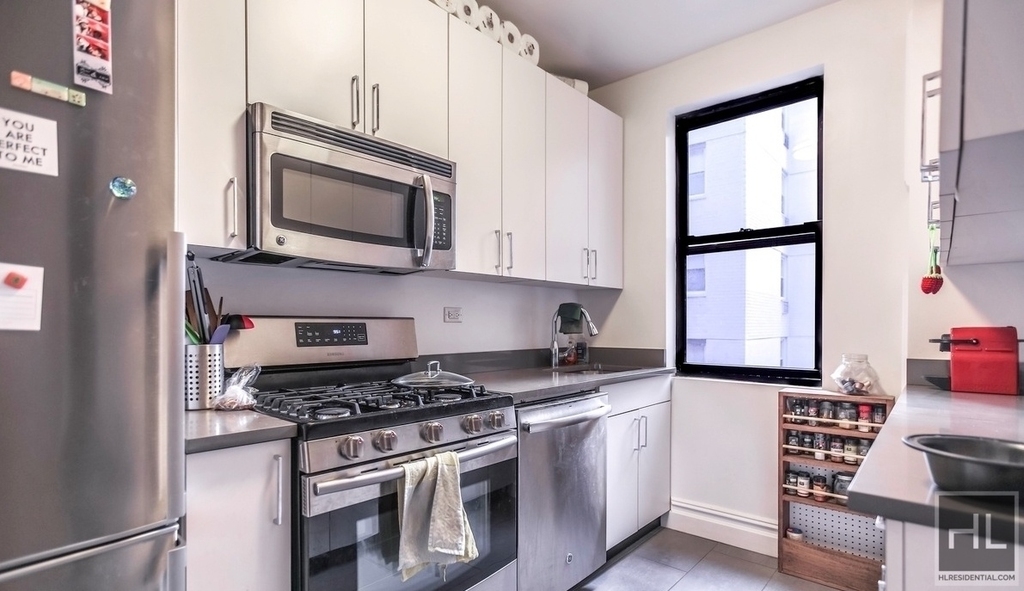 West 12 Street - Photo 5