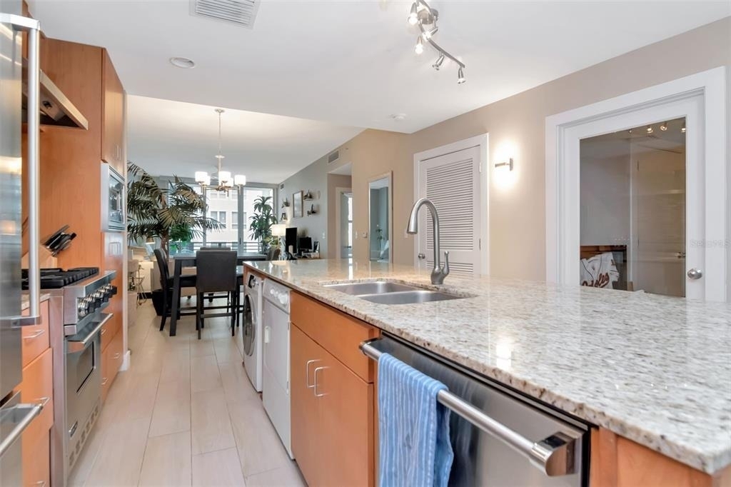 1120 E Kennedy Boulevard - Photo 2