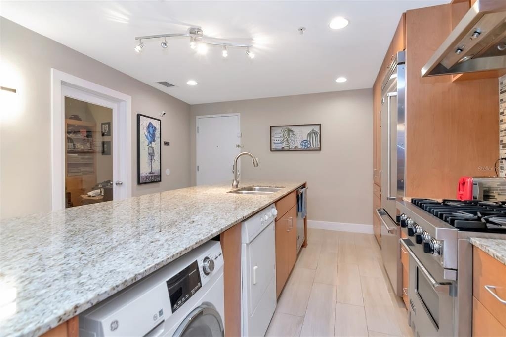 1120 E Kennedy Boulevard - Photo 3