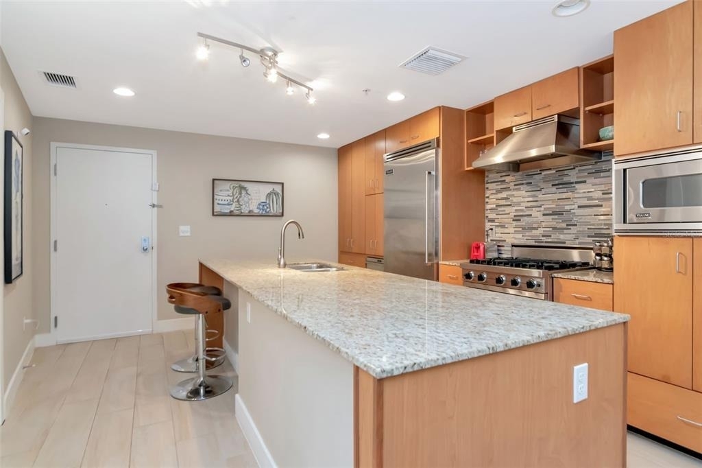 1120 E Kennedy Boulevard - Photo 5