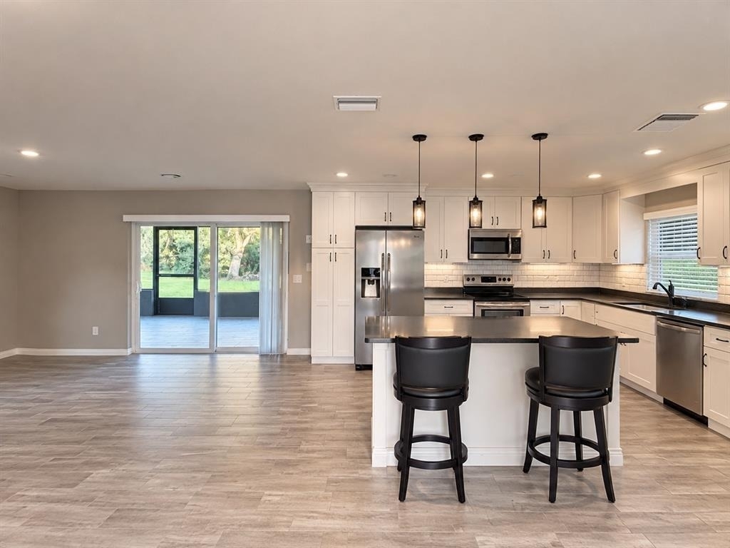 206 Van Lakes Boulevard - Photo 2