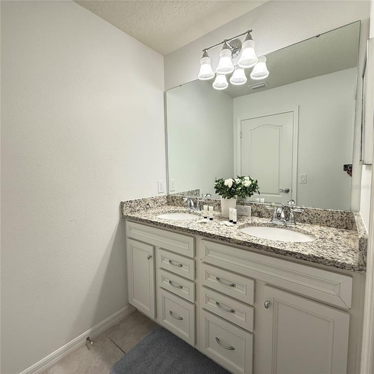 2414 Dubai Street - Photo 32