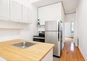 369 Menahan Street - Photo 4