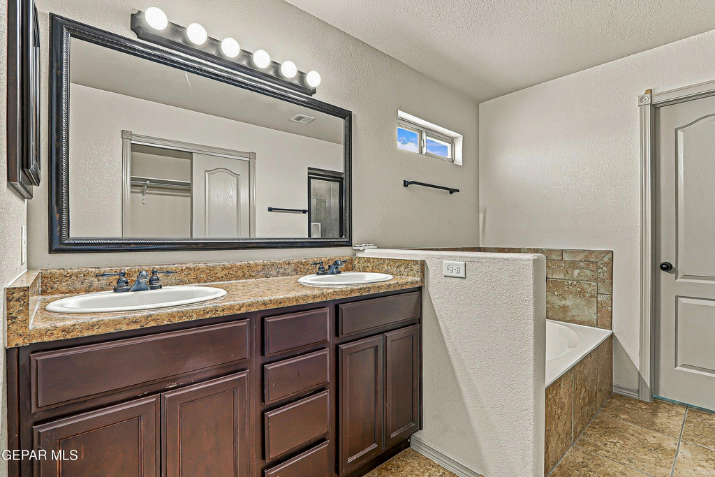 14308 Woods Point Avenue - Photo 6