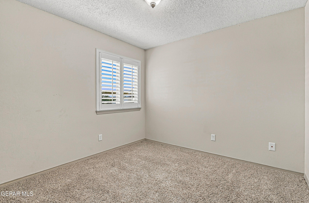 14308 Woods Point Avenue - Photo 13