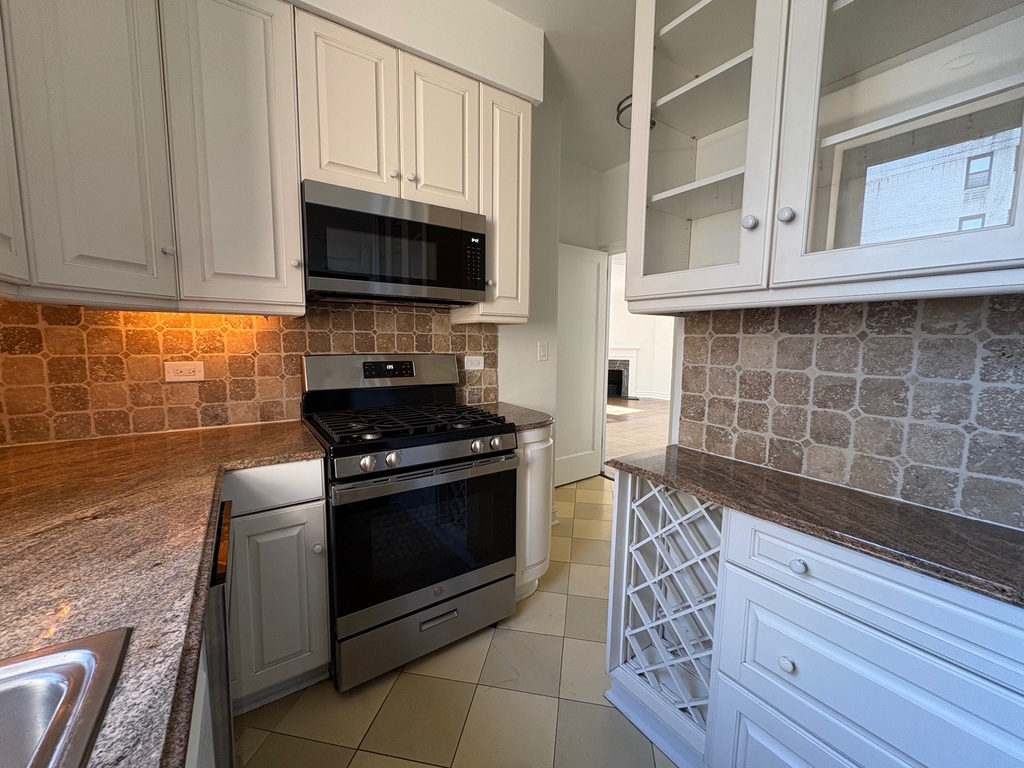 137 East 38th Street - Photo 5