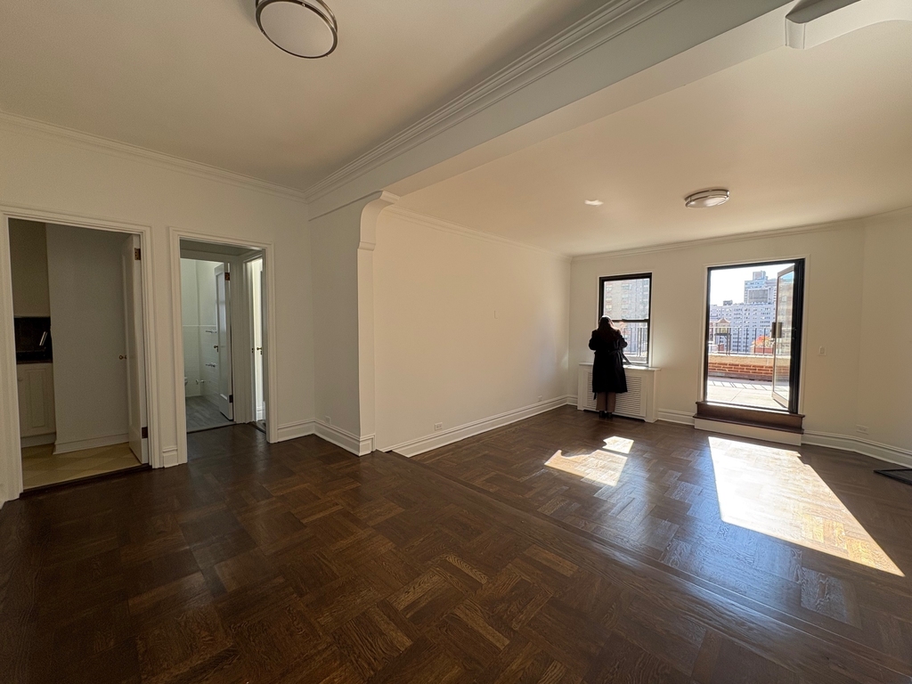 137 East 38th Street - Photo 1