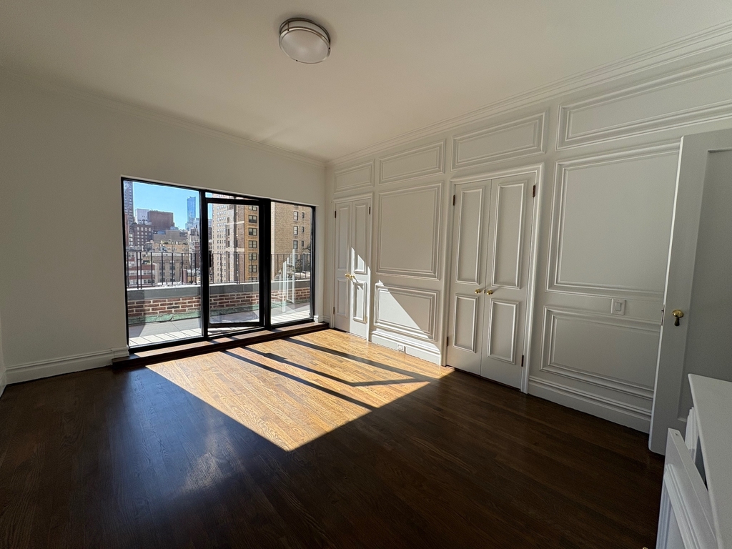137 East 38th Street - Photo 3