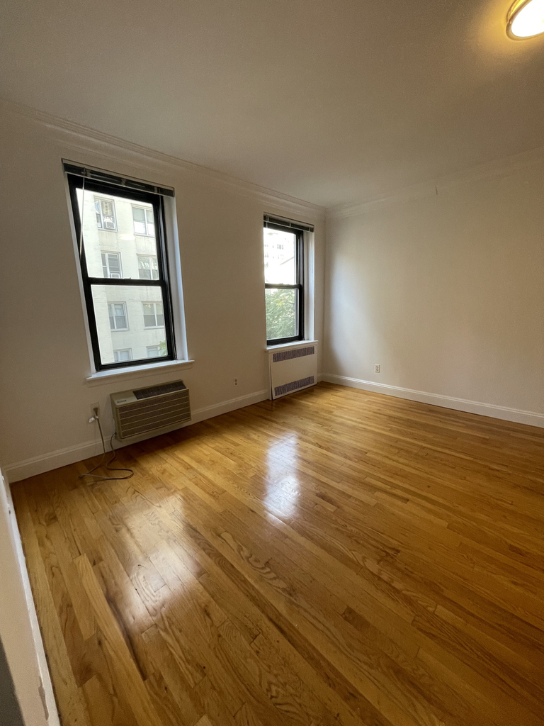 East 78th Street - Photo 7