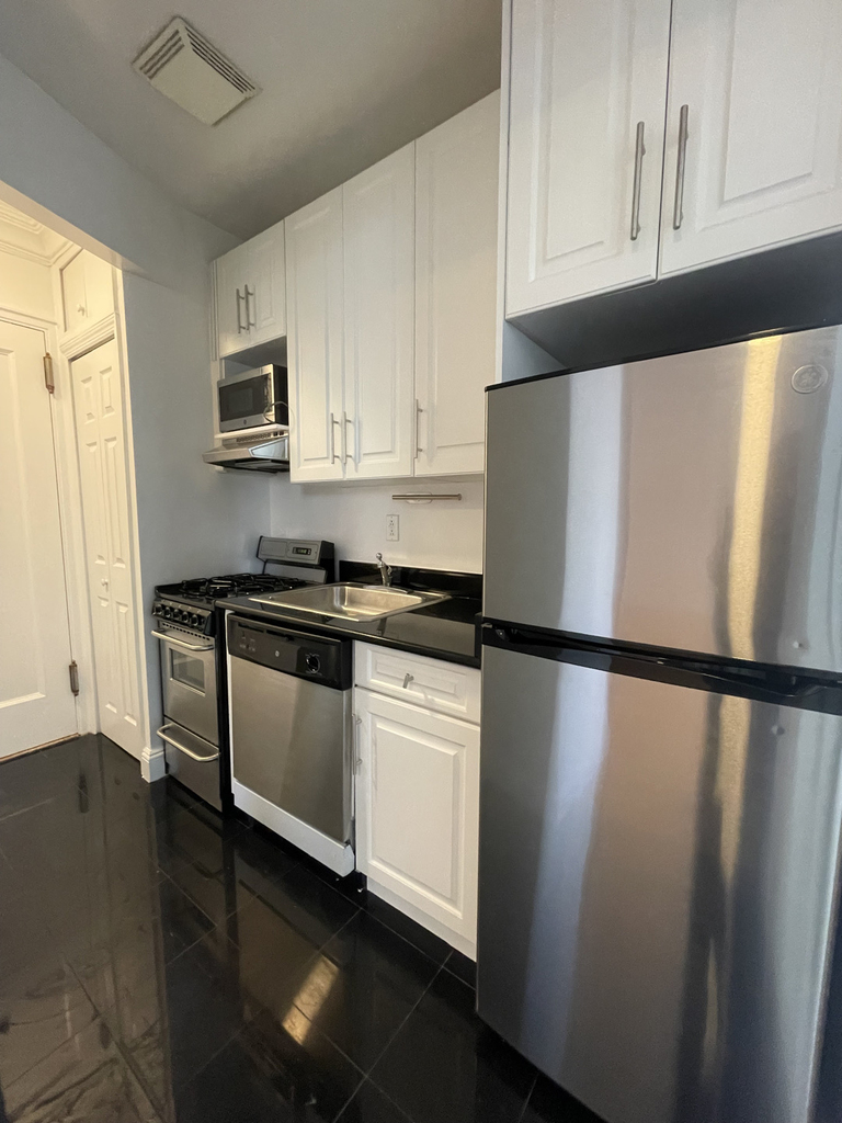 East 78th Street - Photo 5