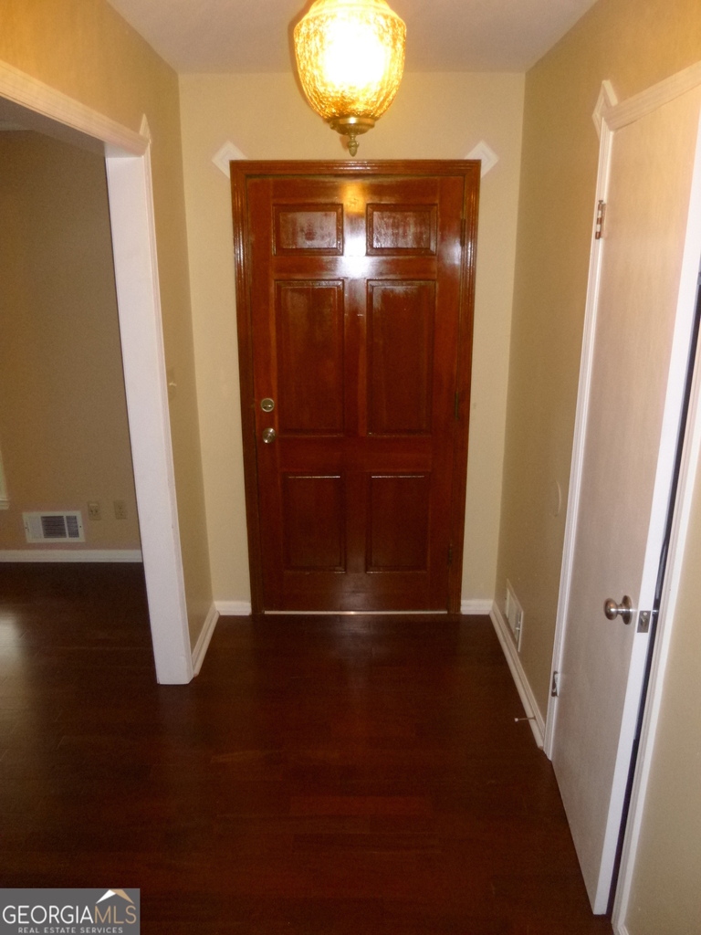 2575 Fox Hall Lane S - Photo 2