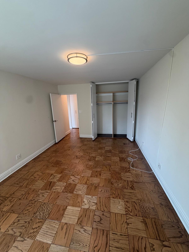 East 71st Street - Photo 7