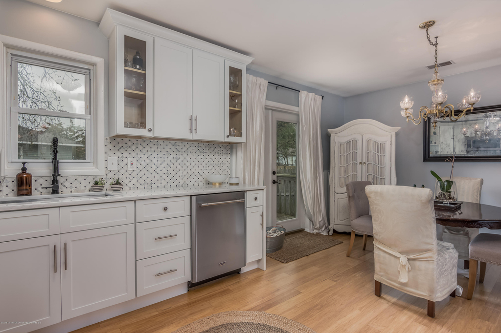 417 Bay Way - Photo 6