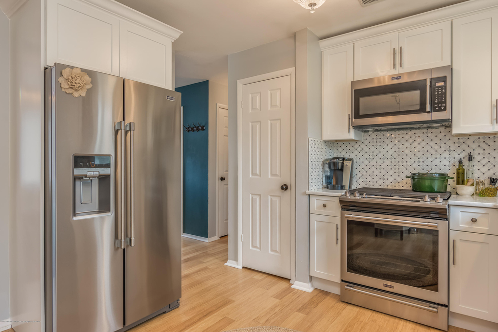 417 Bay Way - Photo 5