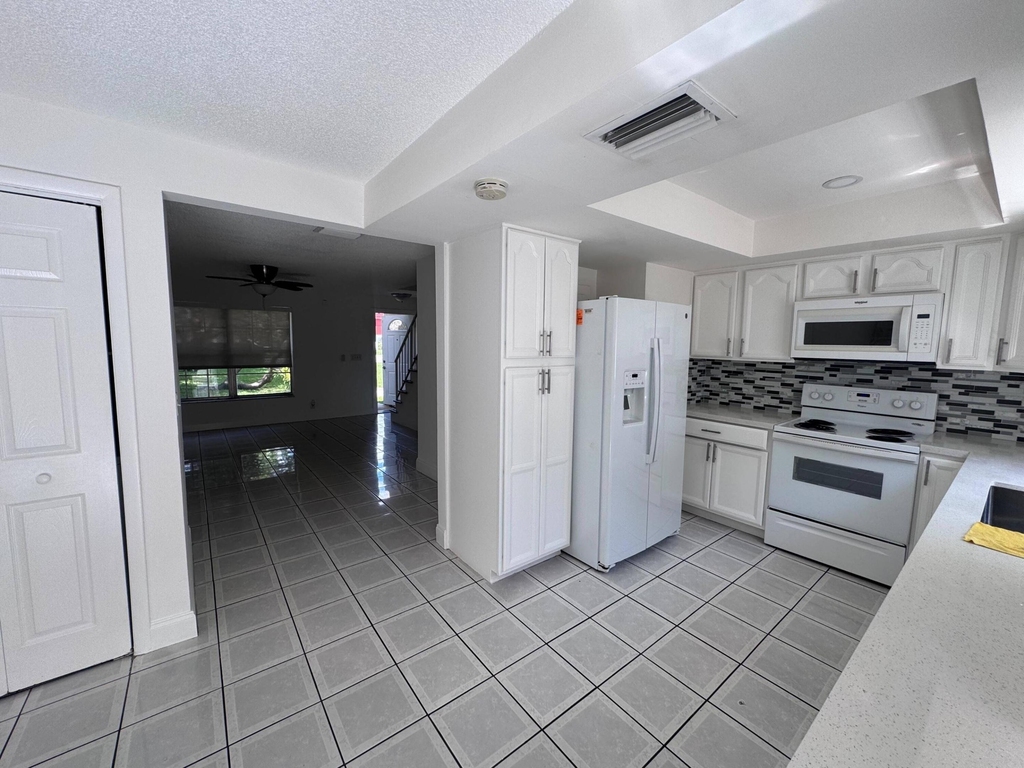 7918 Kimberly Boulevard - Photo 5