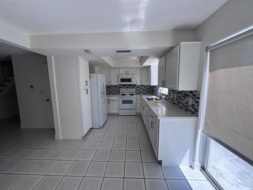 7918 Kimberly Boulevard - Photo 4