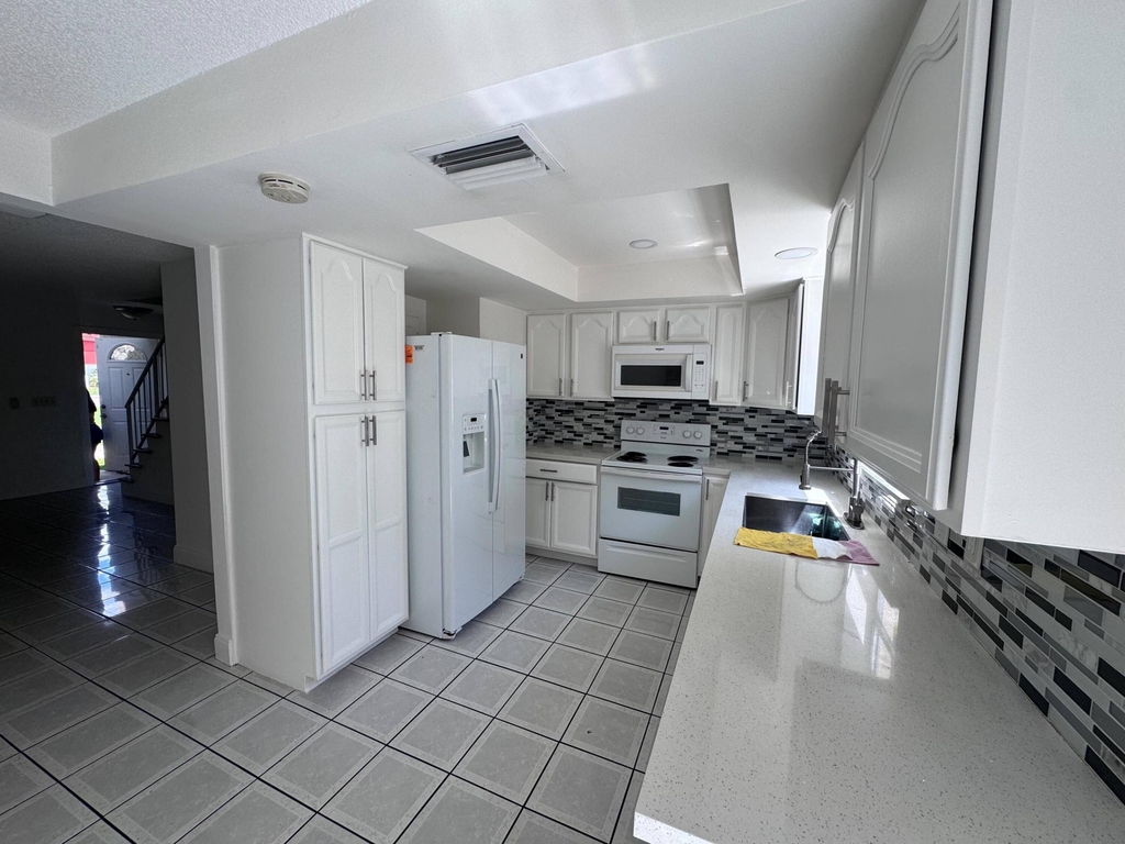 7918 Kimberly Boulevard - Photo 3