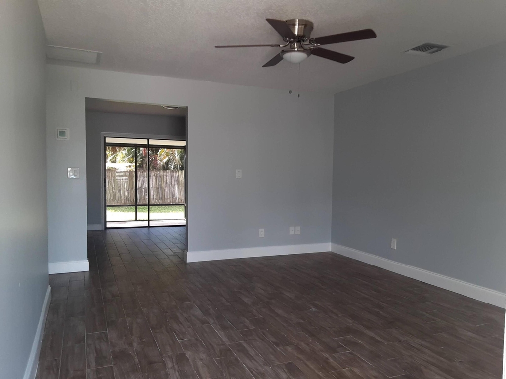 6284 Francis Street - Photo 4
