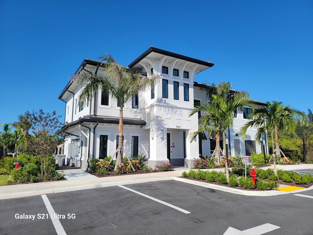 8433 Beagle Terrace - Photo 16