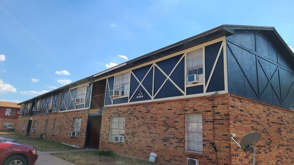2410 N Willis Street - Photo 1