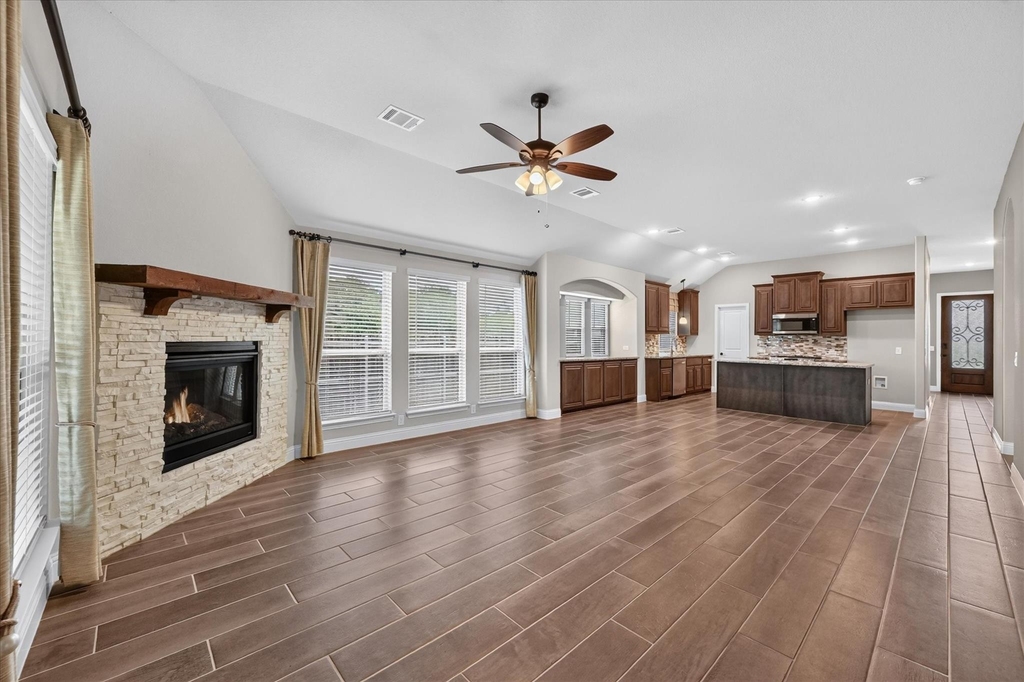 1941 Silverleaf Drive - Photo 5