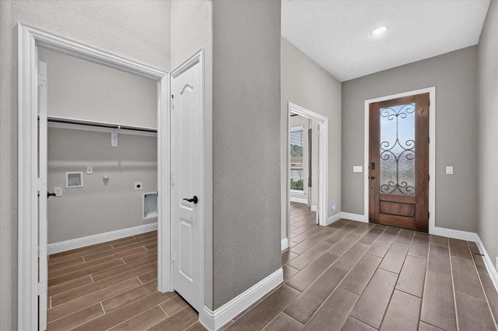 1941 Silverleaf Drive - Photo 3