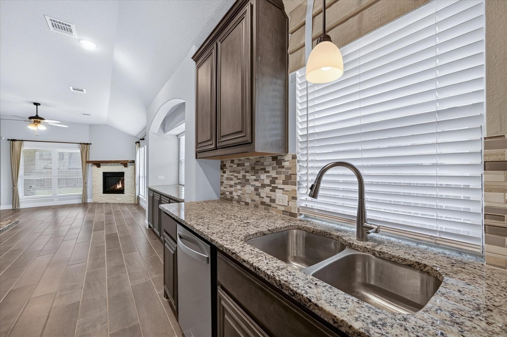 1941 Silverleaf Drive - Photo 12