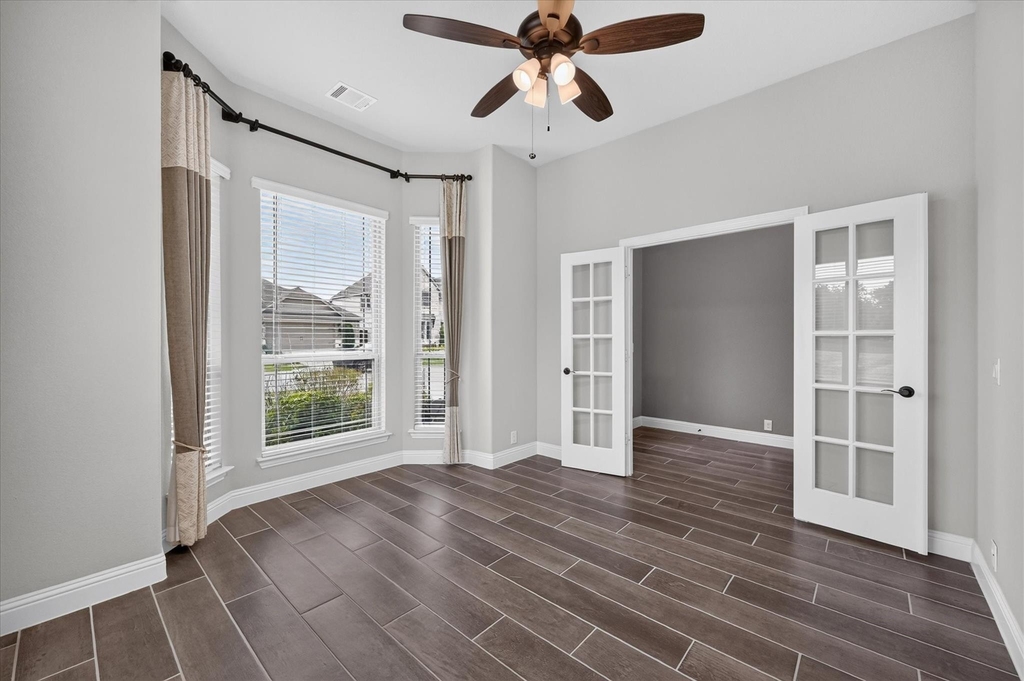 1941 Silverleaf Drive - Photo 15