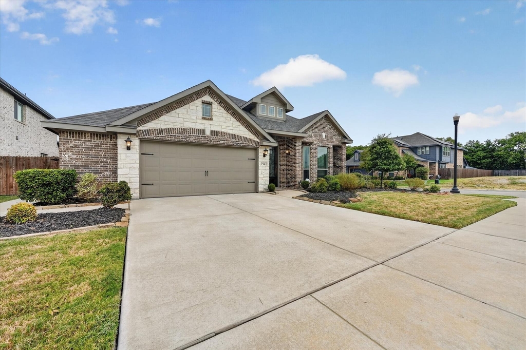 1941 Silverleaf Drive - Photo 0