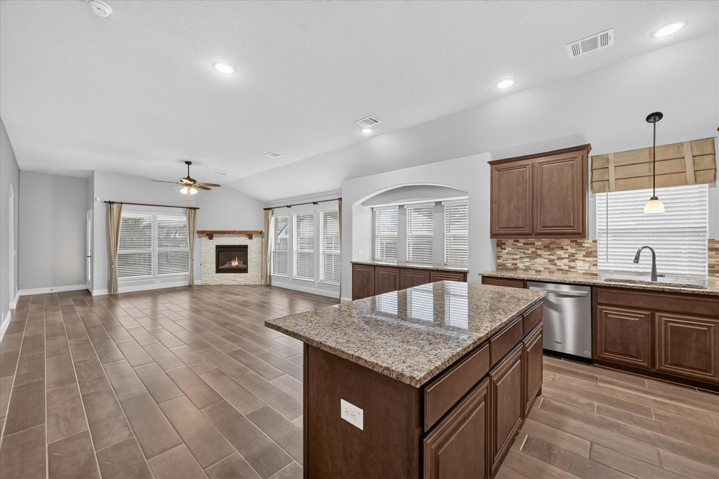 1941 Silverleaf Drive - Photo 8