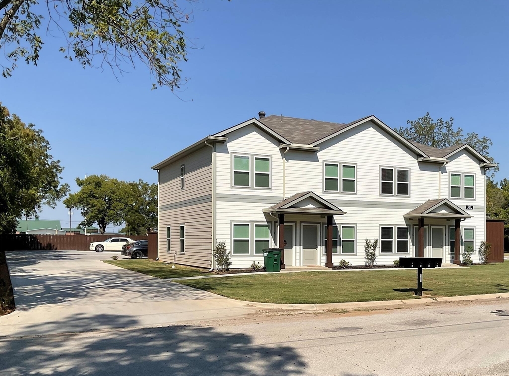 207 W Cloud Street - Photo 0
