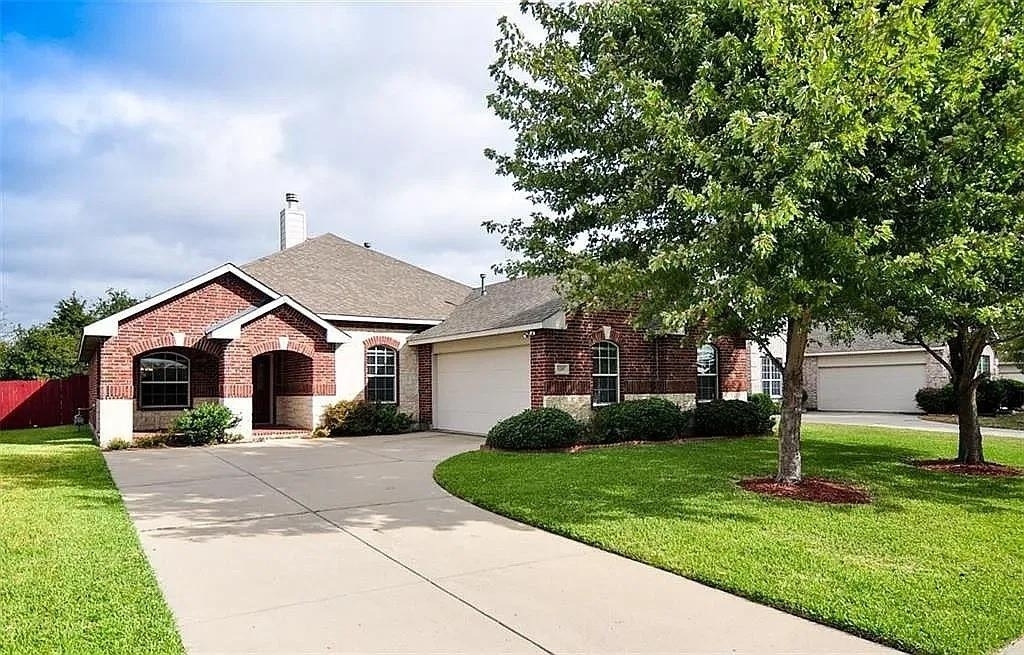 1207 Fox Trail Drive - Photo 2
