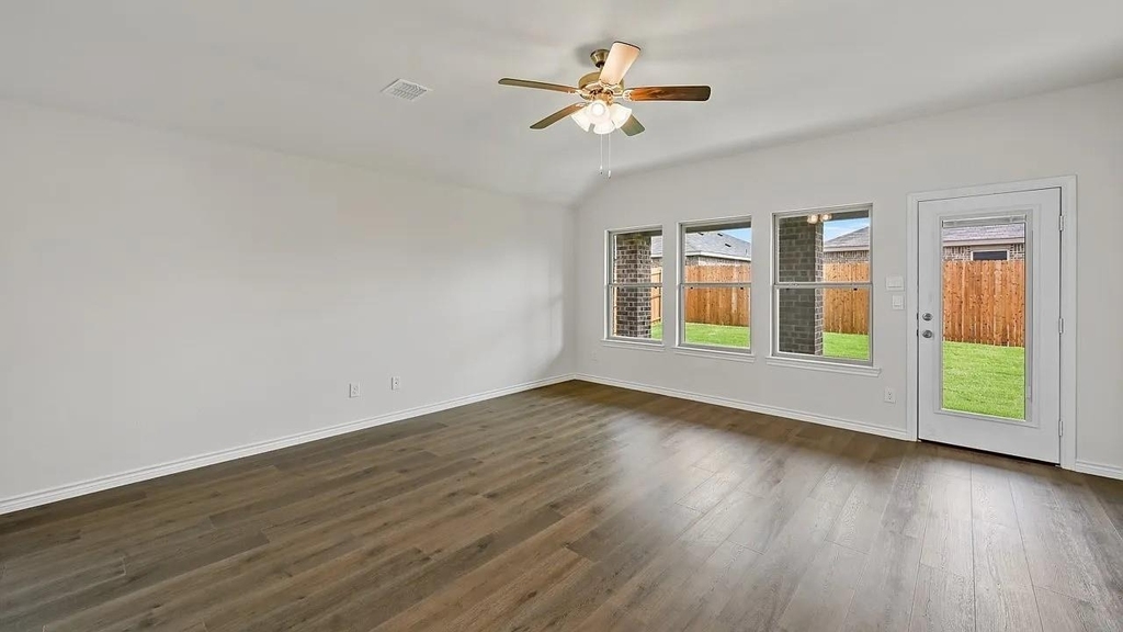 2067 Hearn Drive - Photo 12