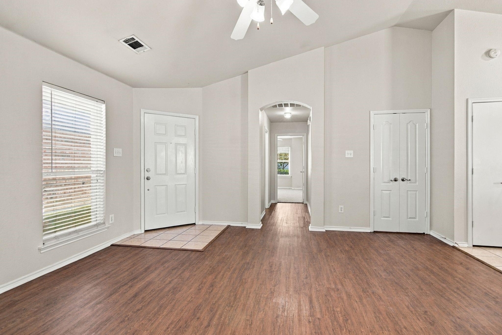 6425 Regina Drive - Photo 5