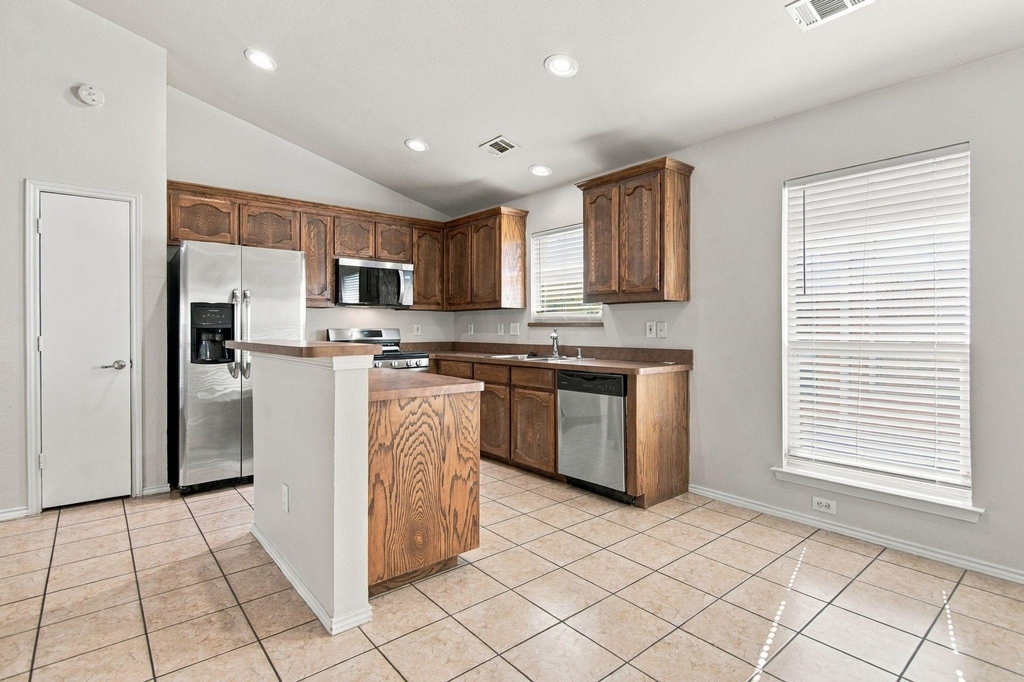 6425 Regina Drive - Photo 7
