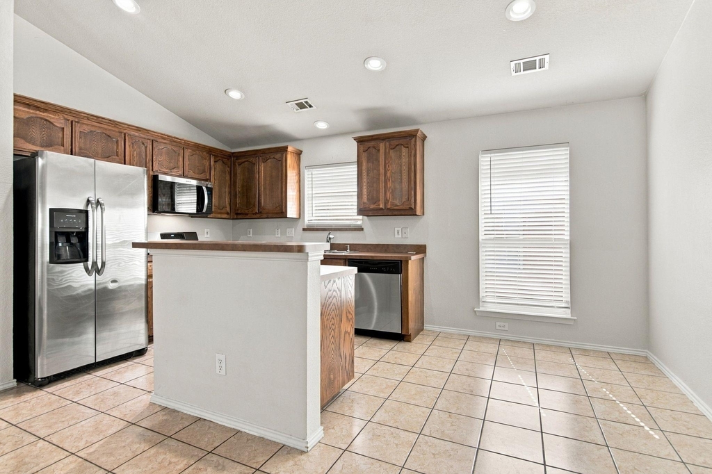 6425 Regina Drive - Photo 9
