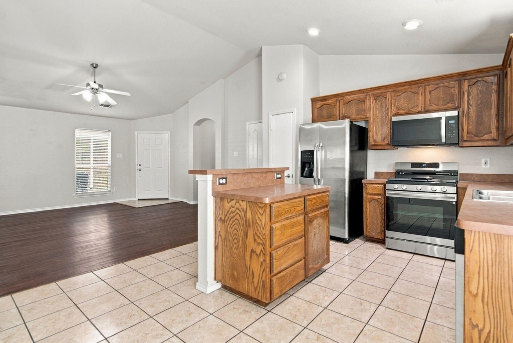 6425 Regina Drive - Photo 10