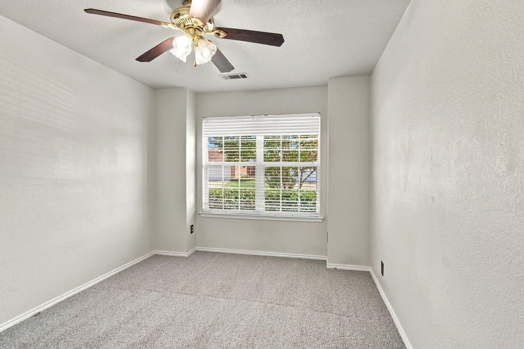 6425 Regina Drive - Photo 20