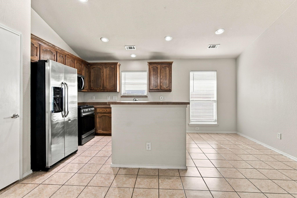 6425 Regina Drive - Photo 8