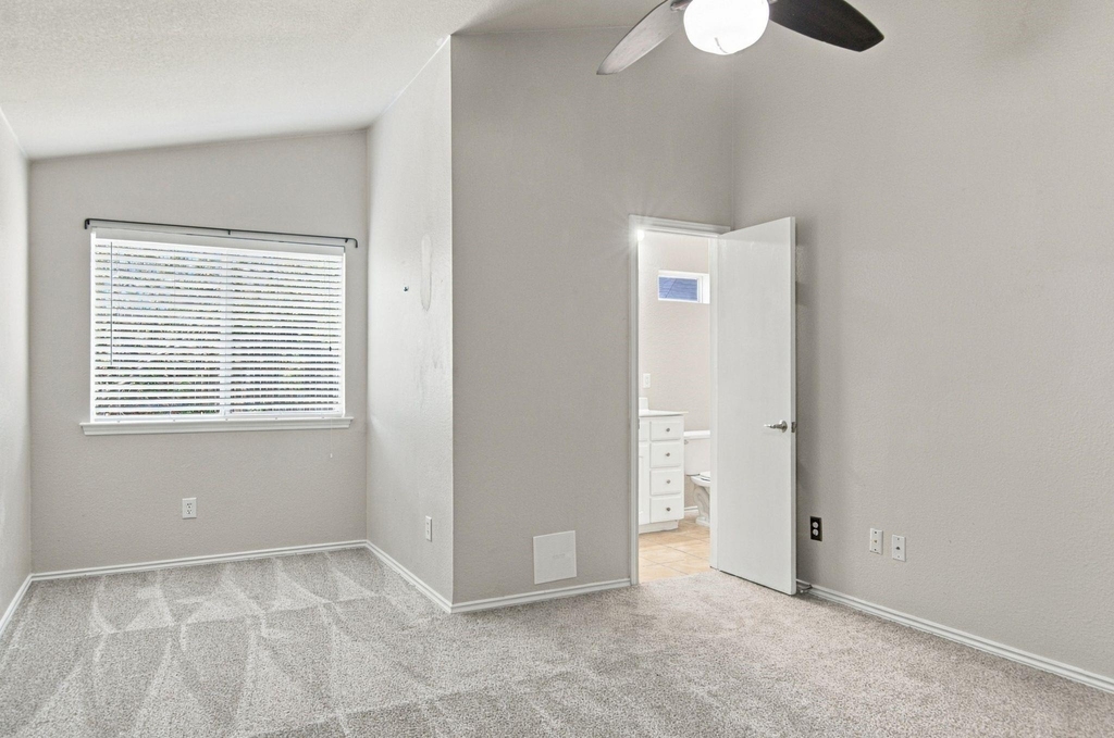 6425 Regina Drive - Photo 14