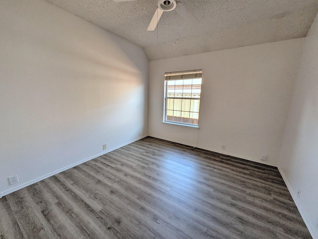 6909 Cinnabar Drive - Photo 32
