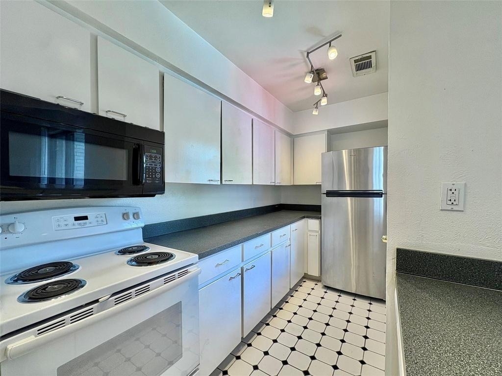 4347 Dickason Avenue - Photo 6
