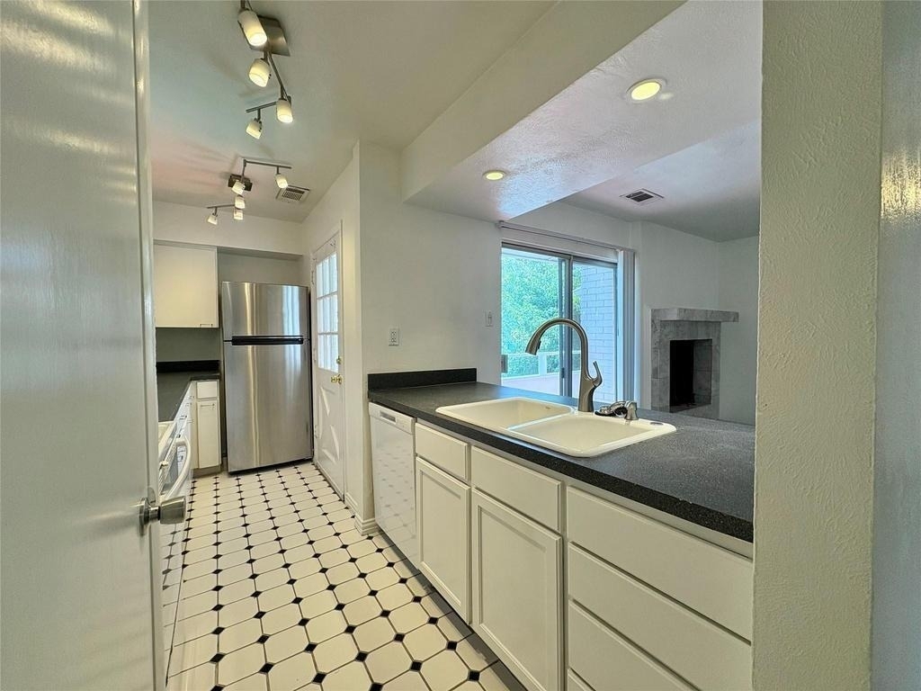 4347 Dickason Avenue - Photo 7